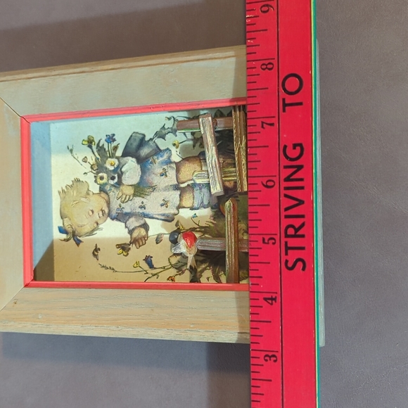 Hummel 3D Shadow Box Printed in Germany Emil Fink Verlag Fence Garden Girl Decor - Picture 7 of 7